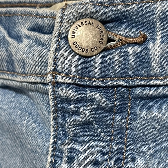 Universal Thread 90s Cut Off Light Wash Denim Shorts Size 12r - Picture 2 of 5